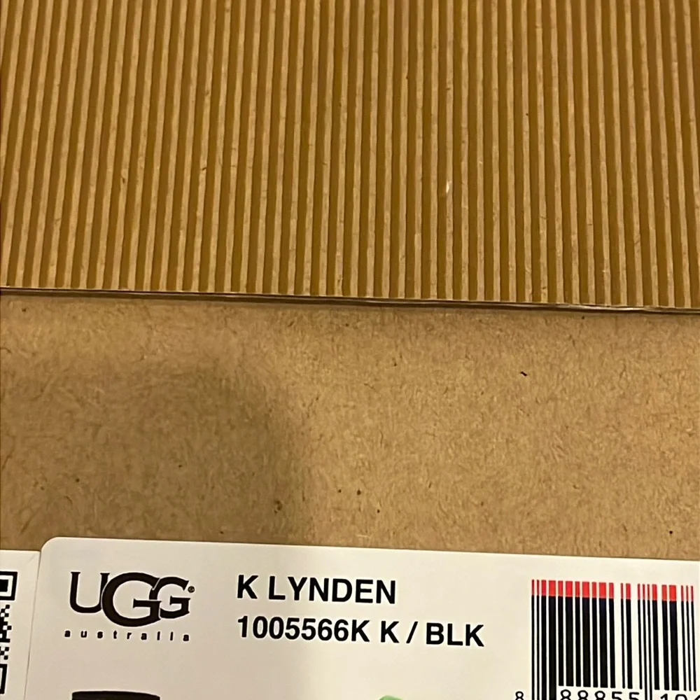 Ugg Australia K Lynden Youth Boots waterproof black suede new Girls Size 6